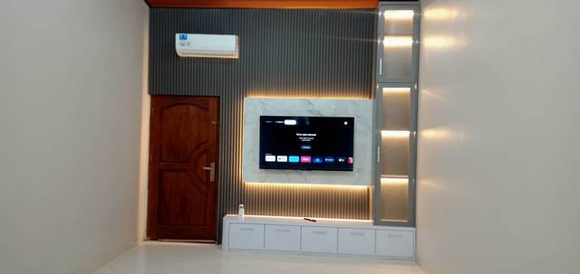 Panel dinding dan rak TV